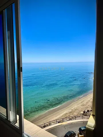 مطبخ; أجهزة المطبخ, أرضية خشبية, ضوء طبيعي, أسلوب عصري