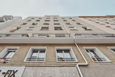 Küche; küchengeräte, holzboden, tageslicht, moderner stil