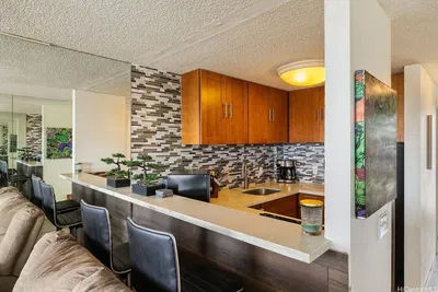 Κουζίνα; συσκευές κουζίνας, ξύλινο πάτωμα, φυσικό φως, μοντέρνο στυλ