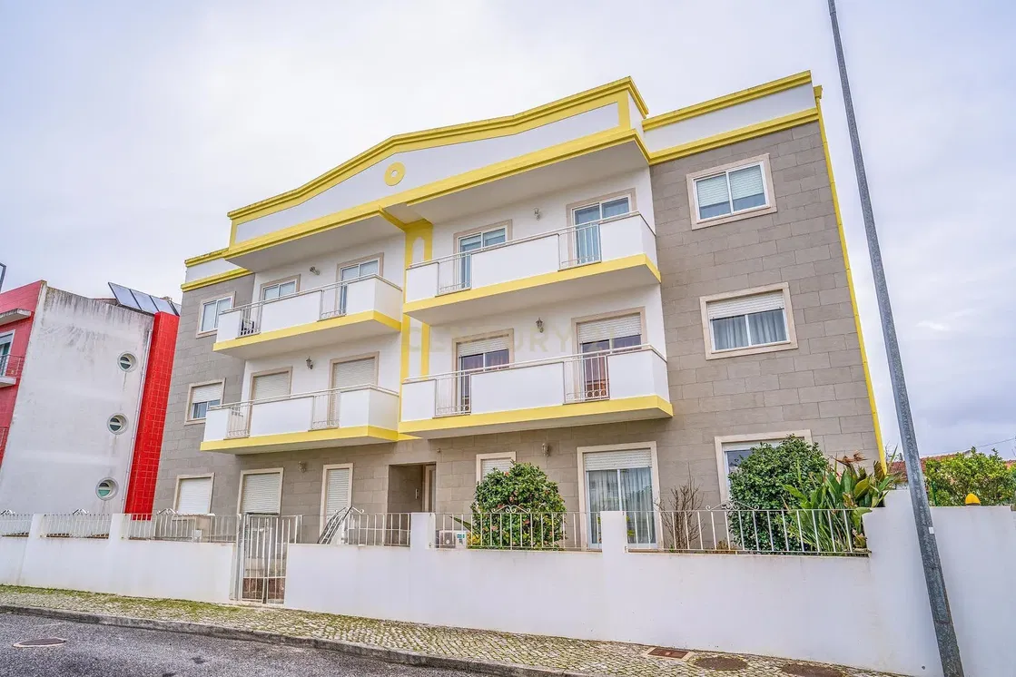 Cuisine; électroménager, parquet, lumière naturelle, style moderne