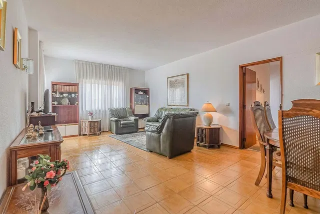 مطبخ; أجهزة المطبخ, أرضية خشبية, ضوء طبيعي, أسلوب عصري