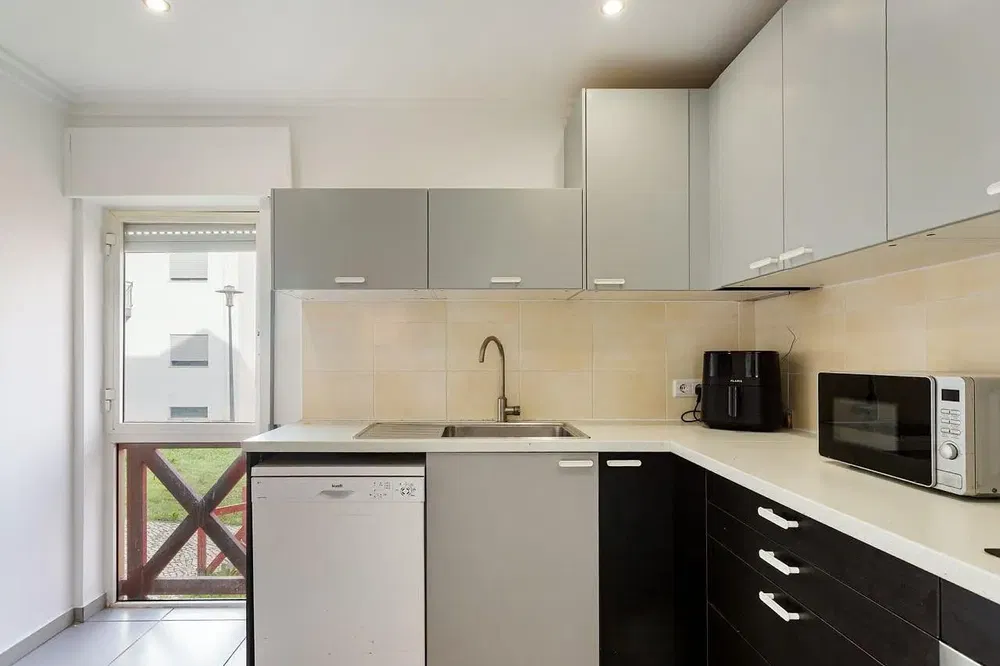 Salon; parquet, lumière naturelle, style moderne