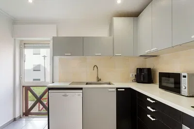 Salon; parquet, lumière naturelle, style moderne