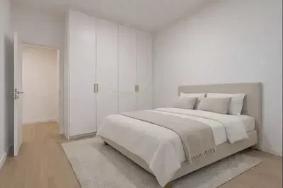 Cocina; electrodomésticos, suelo de madera, luz natural, estilo moderno