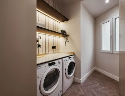 Küche; küchengeräte, holzboden, tageslicht, moderner stil