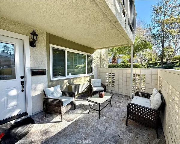 Cuisine; électroménager, parquet, lumière naturelle, style moderne