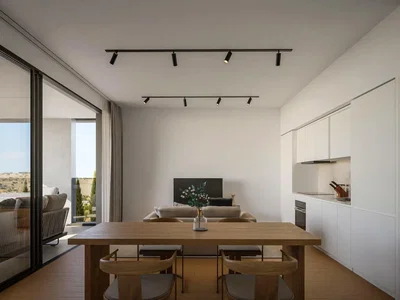 Cucina; elettrodomestici, pavimento in legno, luce naturale, stile moderno
