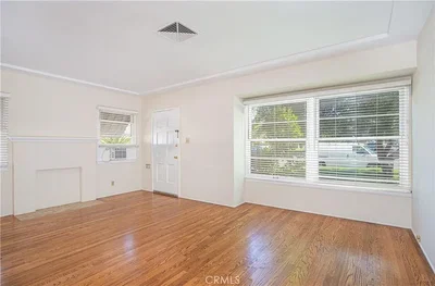 Cuisine; électroménager, parquet, lumière naturelle, style moderne