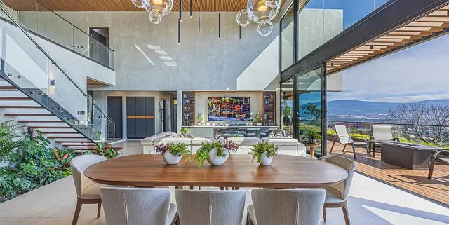 Cucina; elettrodomestici, pavimento in legno, luce naturale, stile moderno