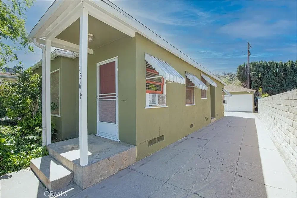 Cuisine; électroménager, parquet, lumière naturelle, style moderne