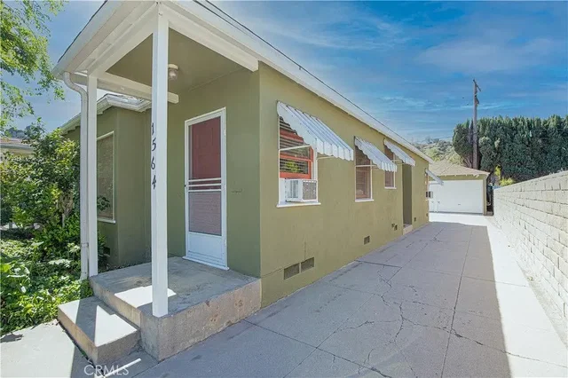 Cuisine; électroménager, parquet, lumière naturelle, style moderne