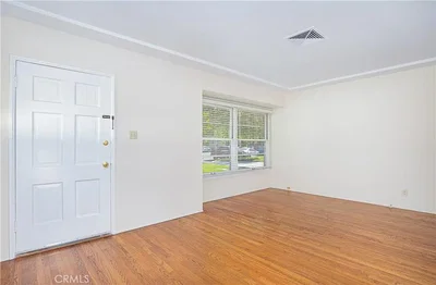 Cuisine; électroménager, parquet, lumière naturelle, style moderne