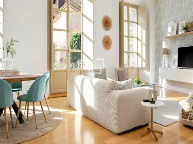 Küche; küchengeräte, holzboden, tageslicht, moderner stil