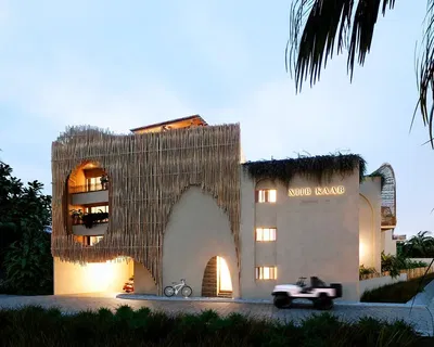 Kuhinja; kućanski aparati, drveni pod, prirodna svjetlost, moderan stil