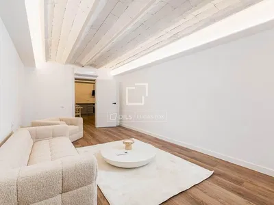 Wohnzimmer; holzboden, tageslicht, moderner stil