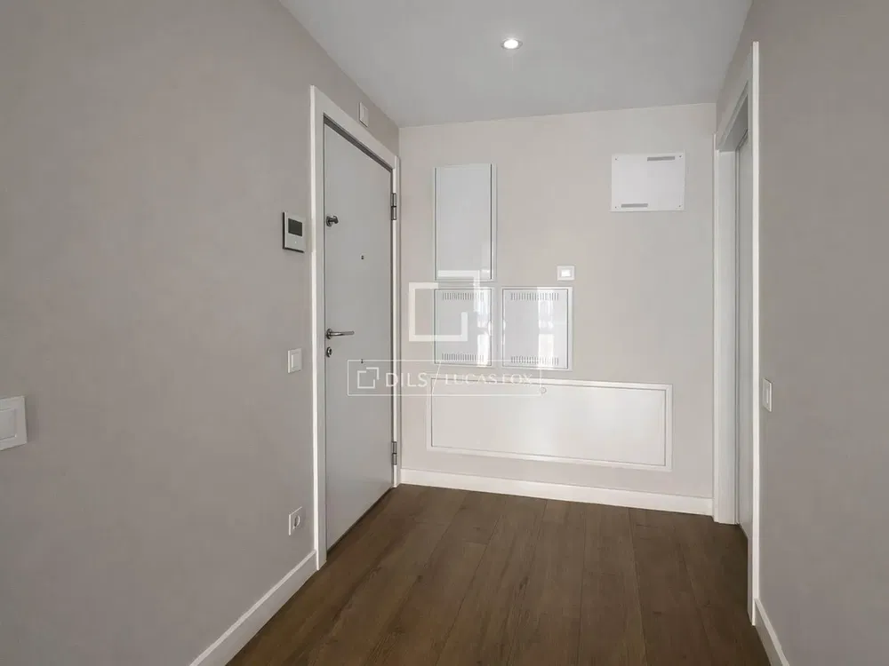 Küche; küchengeräte, holzboden, tageslicht, moderner stil