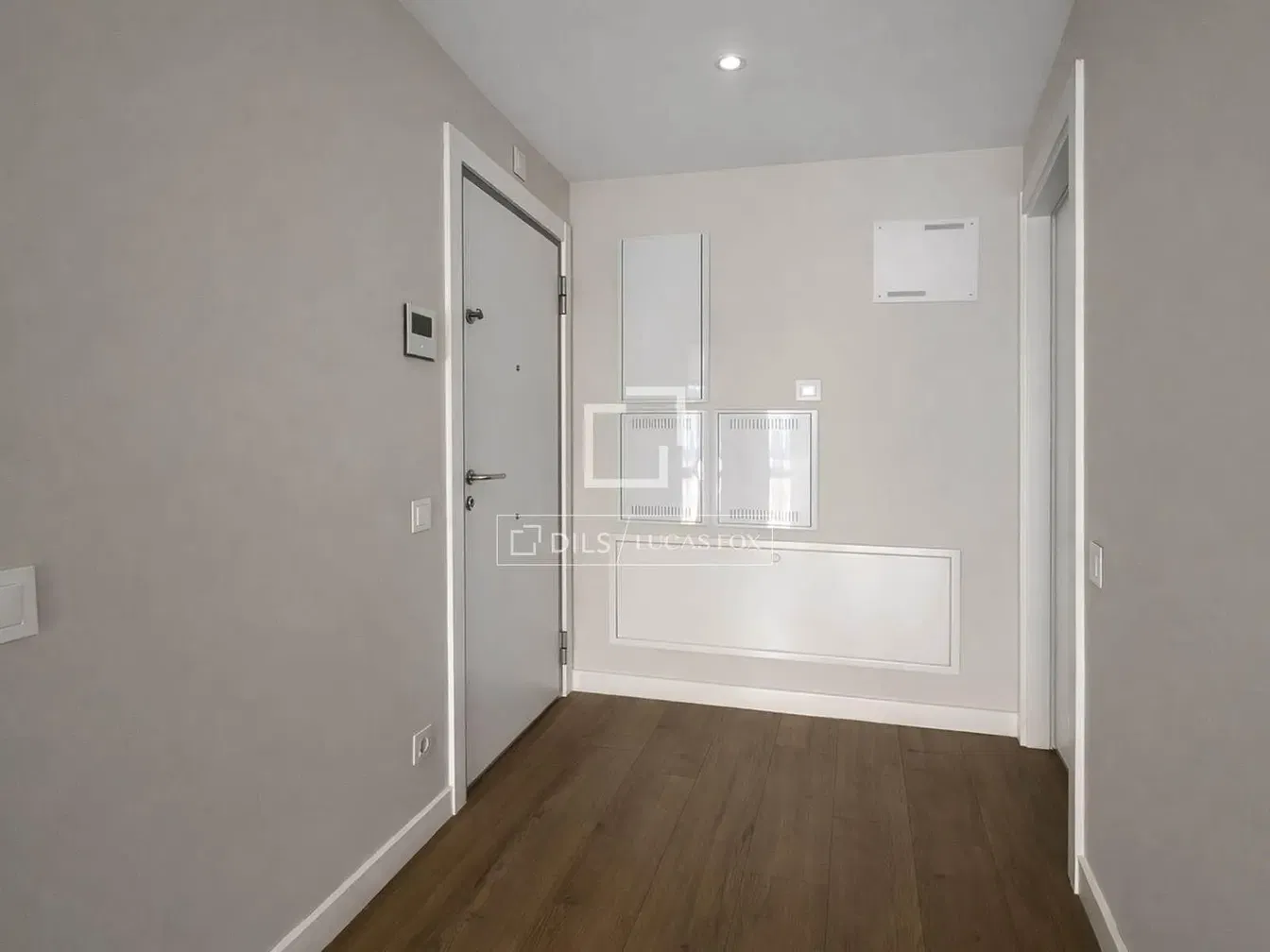 Küche; küchengeräte, holzboden, tageslicht, moderner stil