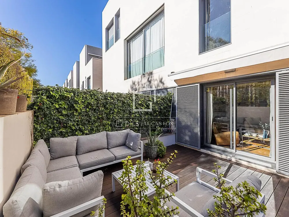 Wohnzimmer; holzboden, tageslicht, moderner stil