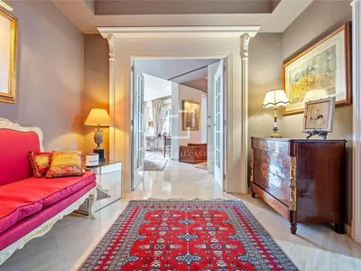 Küche; küchengeräte, holzboden, tageslicht, moderner stil