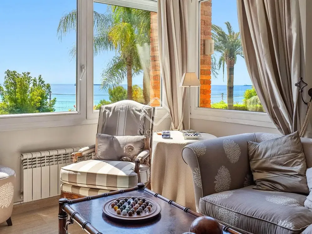 Wohnzimmer; holzboden, tageslicht, moderner stil