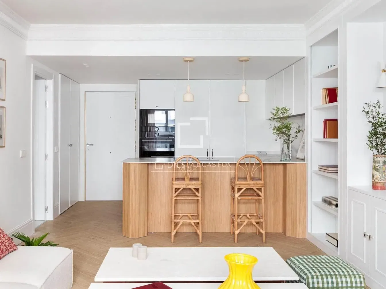 Küche; küchengeräte, holzboden, tageslicht, moderner stil