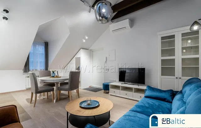 Küche; küchengeräte, holzboden, tageslicht, moderner stil