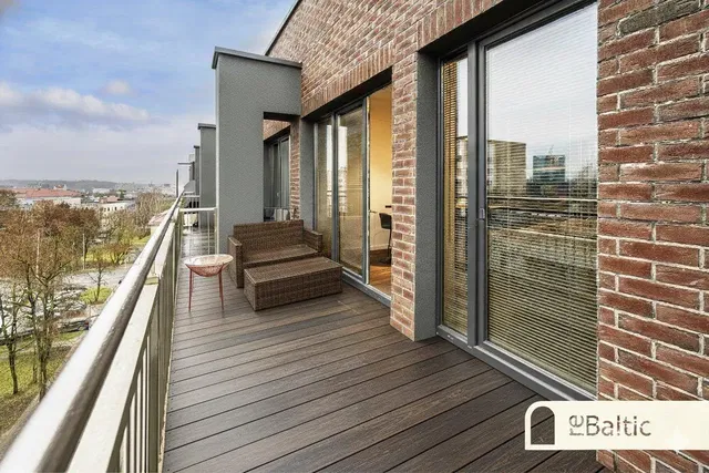 Küche; küchengeräte, holzboden, tageslicht, moderner stil