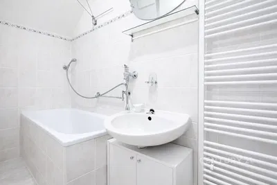 Cocina; electrodomésticos, suelo de madera, luz natural, estilo moderno