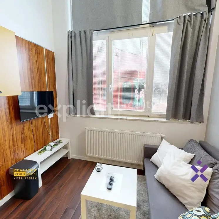 Кухня; кухненски уреди, плочки, естествена светлина, модерен стил