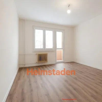 Kuchyňa; kuchynské spotrebiče, drevená podlaha, prirodzené svetlo, moderný štýl