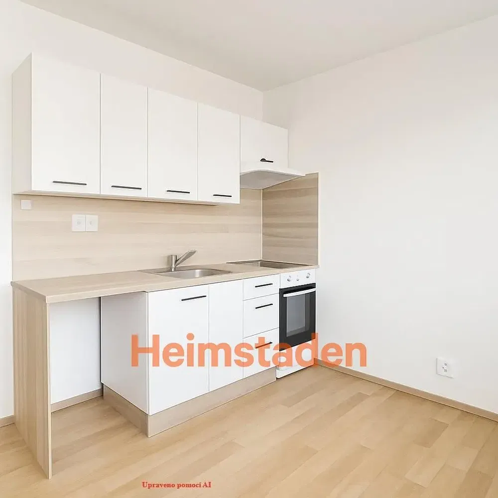 Keuken; keukenapparatuur, houten vloer, natuurlijk licht, moderne stijl