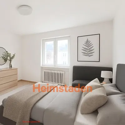 Keuken; keukenapparatuur, houten vloer, natuurlijk licht, moderne stijl