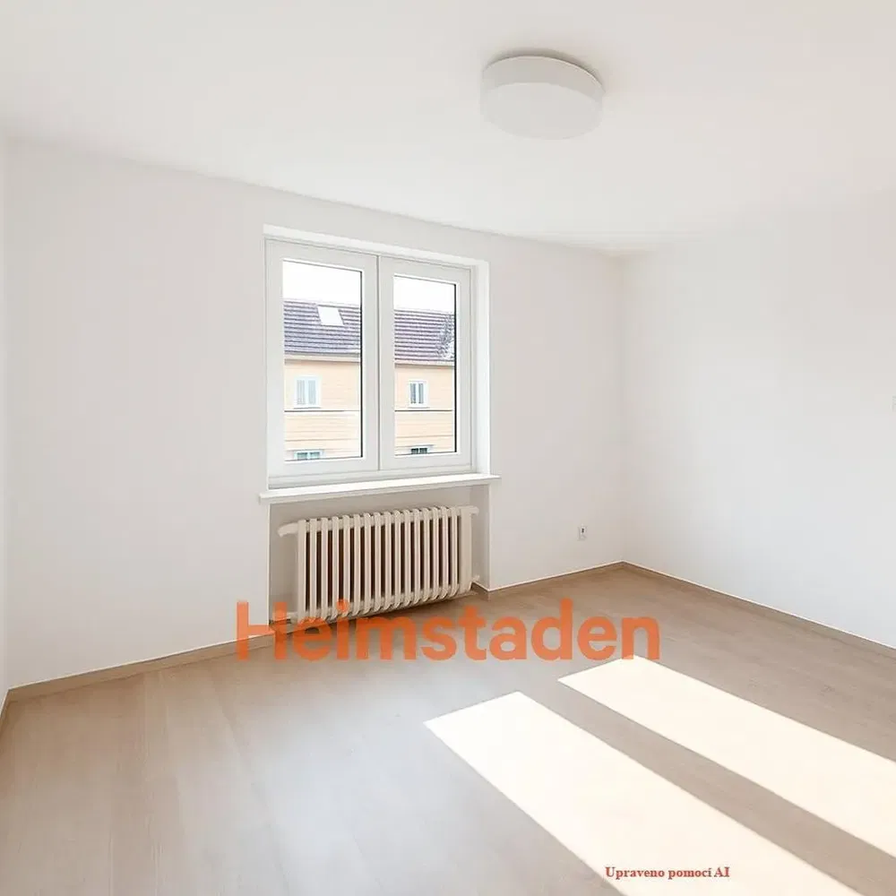 Keuken; keukenapparatuur, houten vloer, natuurlijk licht, moderne stijl