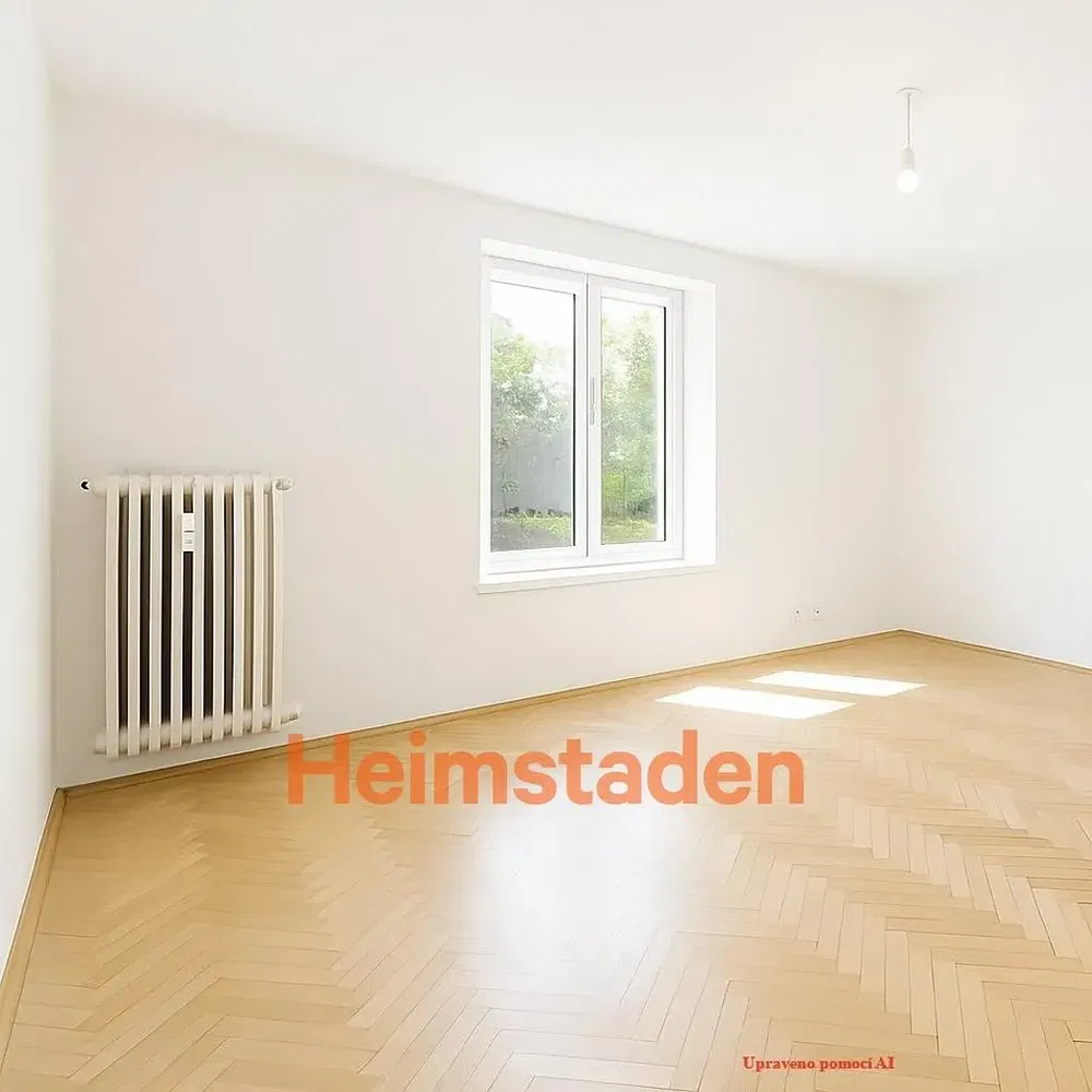 Keuken; keukenapparatuur, houten vloer, natuurlijk licht, moderne stijl