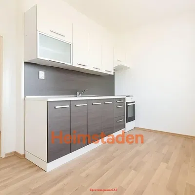 Keuken; keukenapparatuur, houten vloer, natuurlijk licht, moderne stijl