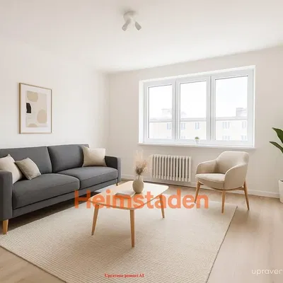 Kuchyňa; kuchynské spotrebiče, drevená podlaha, prirodzené svetlo, moderný štýl