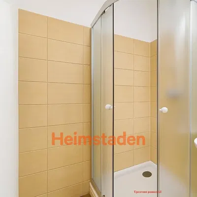 Keuken; keukenapparatuur, houten vloer, natuurlijk licht, moderne stijl