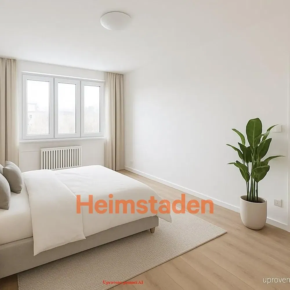 Mutfak; mutfak aletleri, ahşap zemin, doğal ışık, modern stil