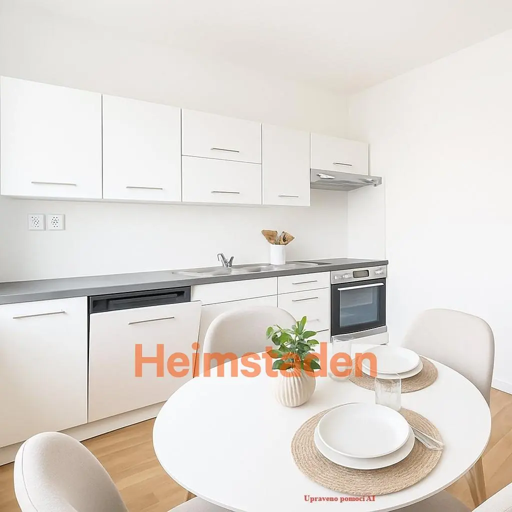 Mutfak; mutfak aletleri, ahşap zemin, doğal ışık, modern stil