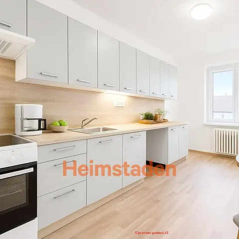 Mutfak; mutfak aletleri, ahşap zemin, doğal ışık, modern stil