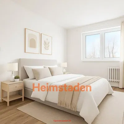 Kuhinja; kuhinjski aparati, drveni pod, prirodno svjetlo, moderni stil