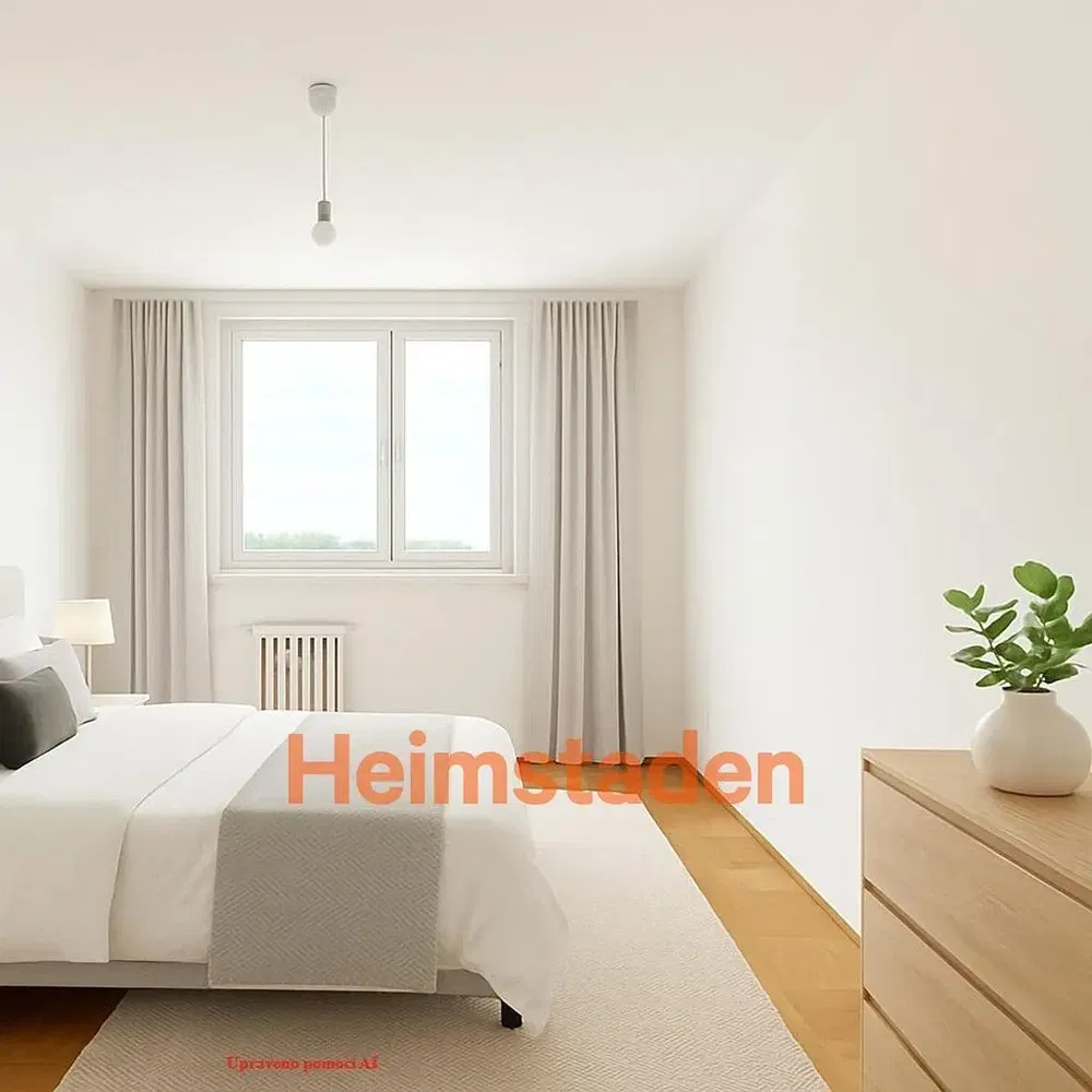 Kuhinja; kuhinjski aparati, drveni pod, prirodno svjetlo, moderni stil