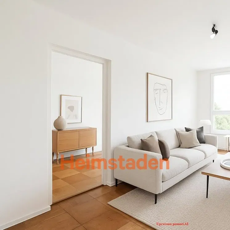 Kuhinja; kuhinjski aparati, drveni pod, prirodno svjetlo, moderni stil