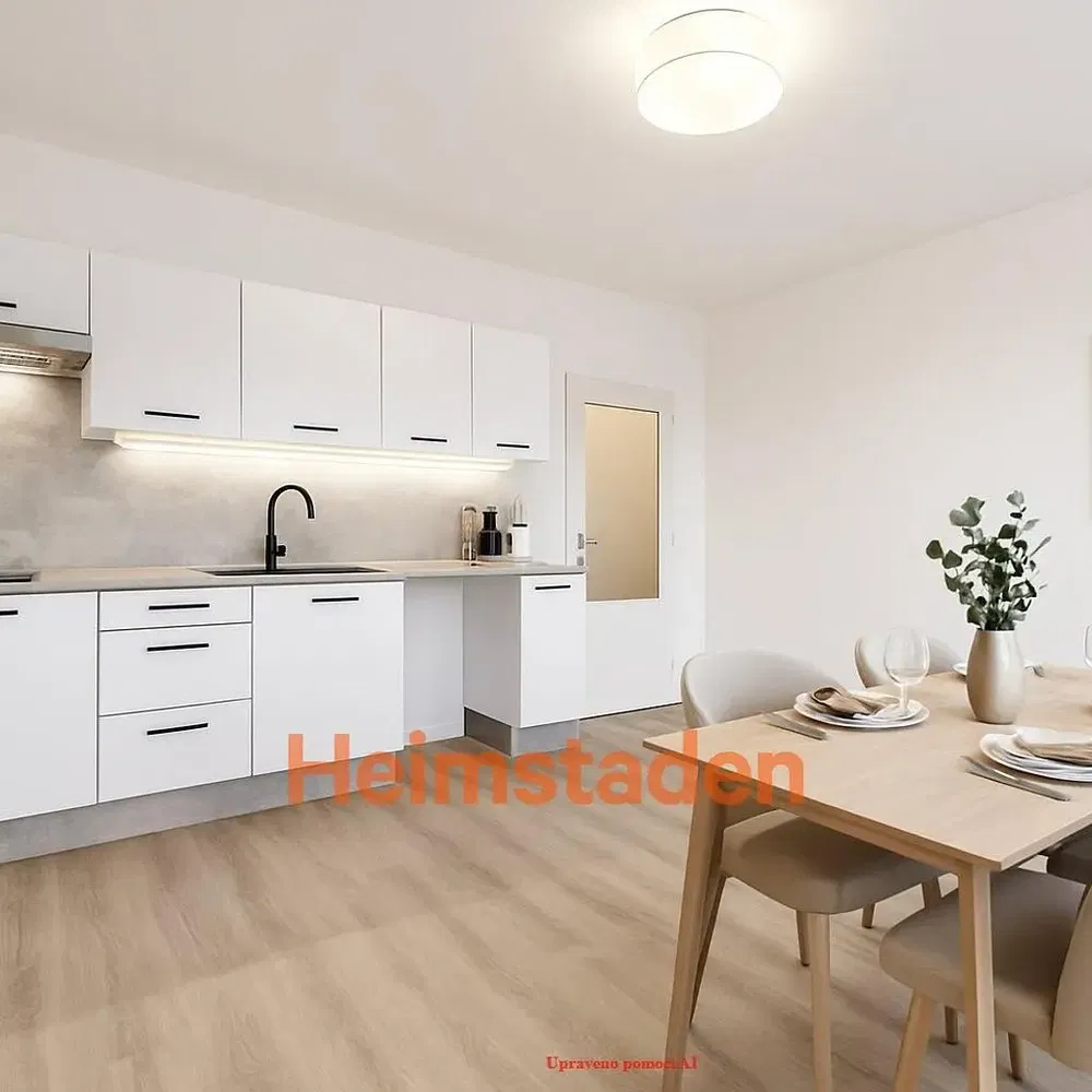 Cozinha; eletrodomésticos, chão de madeira, luz natural, estilo moderno