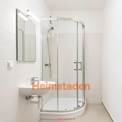 Cozinha; eletrodomésticos, chão de madeira, luz natural, estilo moderno