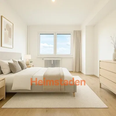 Cozinha; eletrodomésticos, chão de madeira, luz natural, estilo moderno