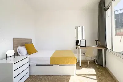 Cuisine; électroménager, parquet, lumière naturelle, style moderne