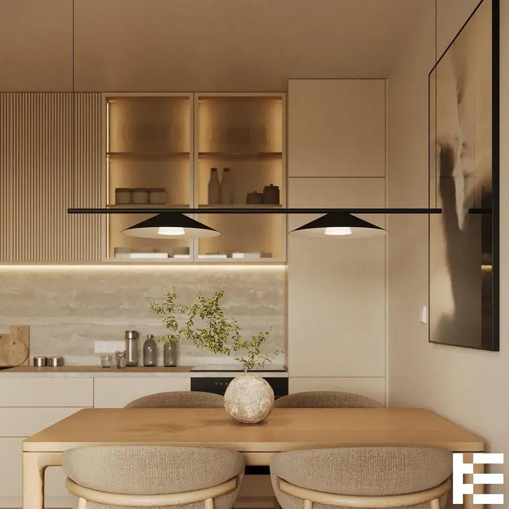 Keuken; keukenapparatuur, houten vloer, natuurlijk licht, moderne stijl
