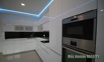 Dnevna soba; drveni pod, prirodno svjetlo, moderni stil