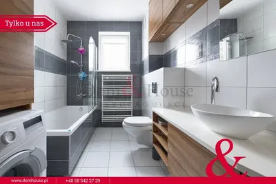 Кухиња; кухињски апарати, дрвени под, природно светло, модерни стил